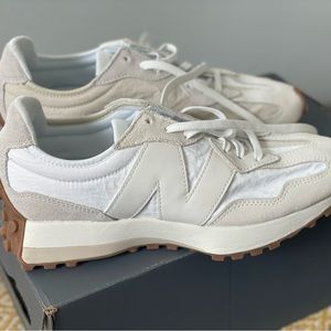 Brand New NEVER Worn New Balance 327 Sneakers!
